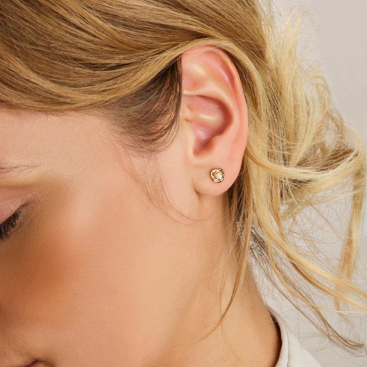 9k Goud Oorknoppen Zirkonia Bloem 7mm