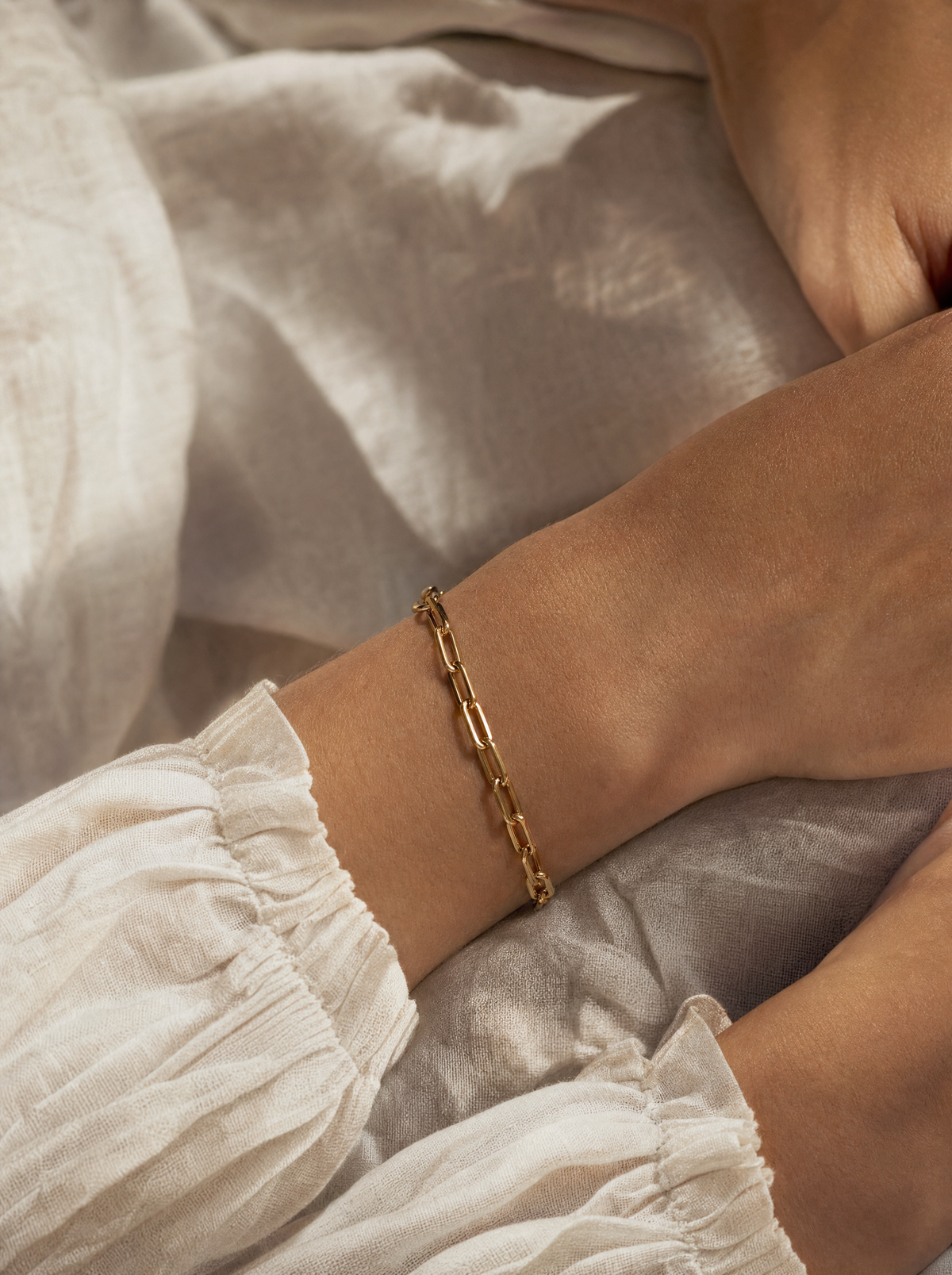 9k Goud Karabijnsluiting Paperclip Armband 3.0mm — lifestyle