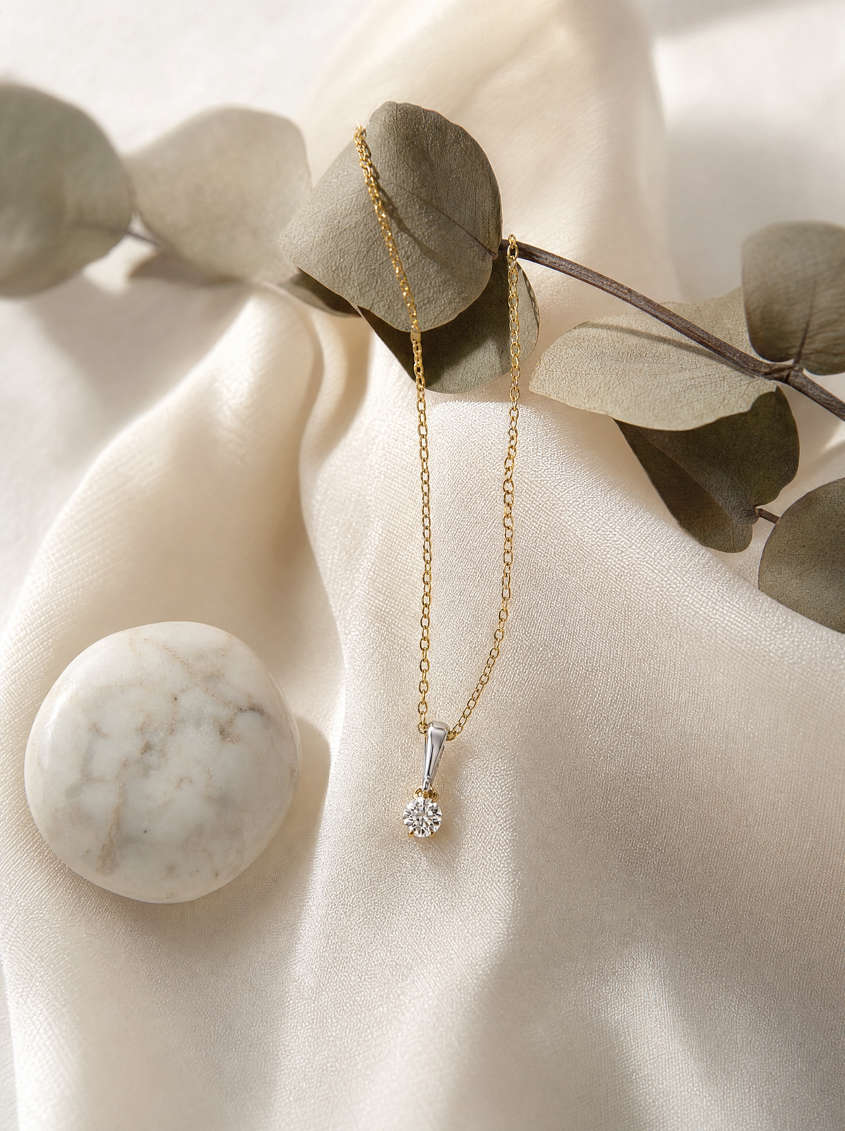 14k Goud Collier Diamant 0.11ct — editorial