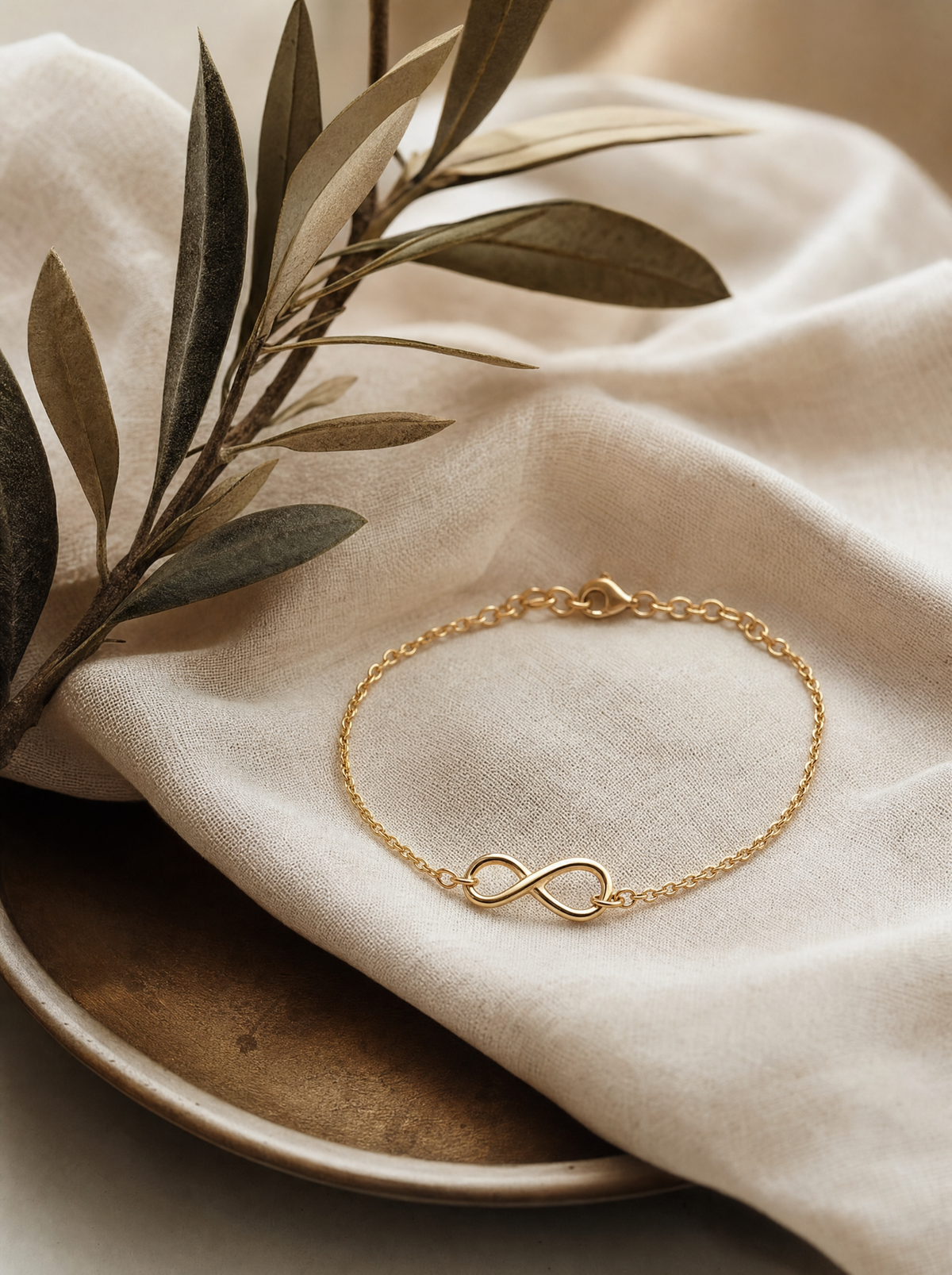 14k Goud Armband Infinity — editorial