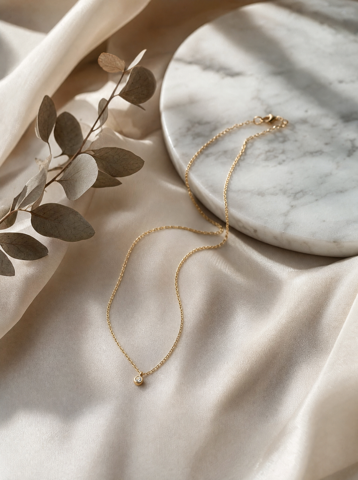 14k Goud Collier Diamant 0.01ct — editorial