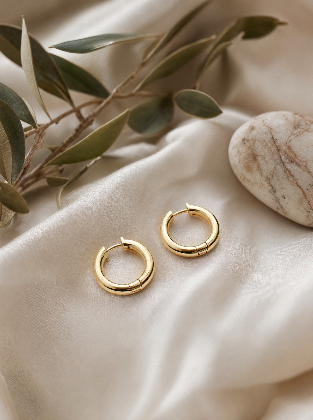 9k Goud Klap Creool 16x2mm — editorial