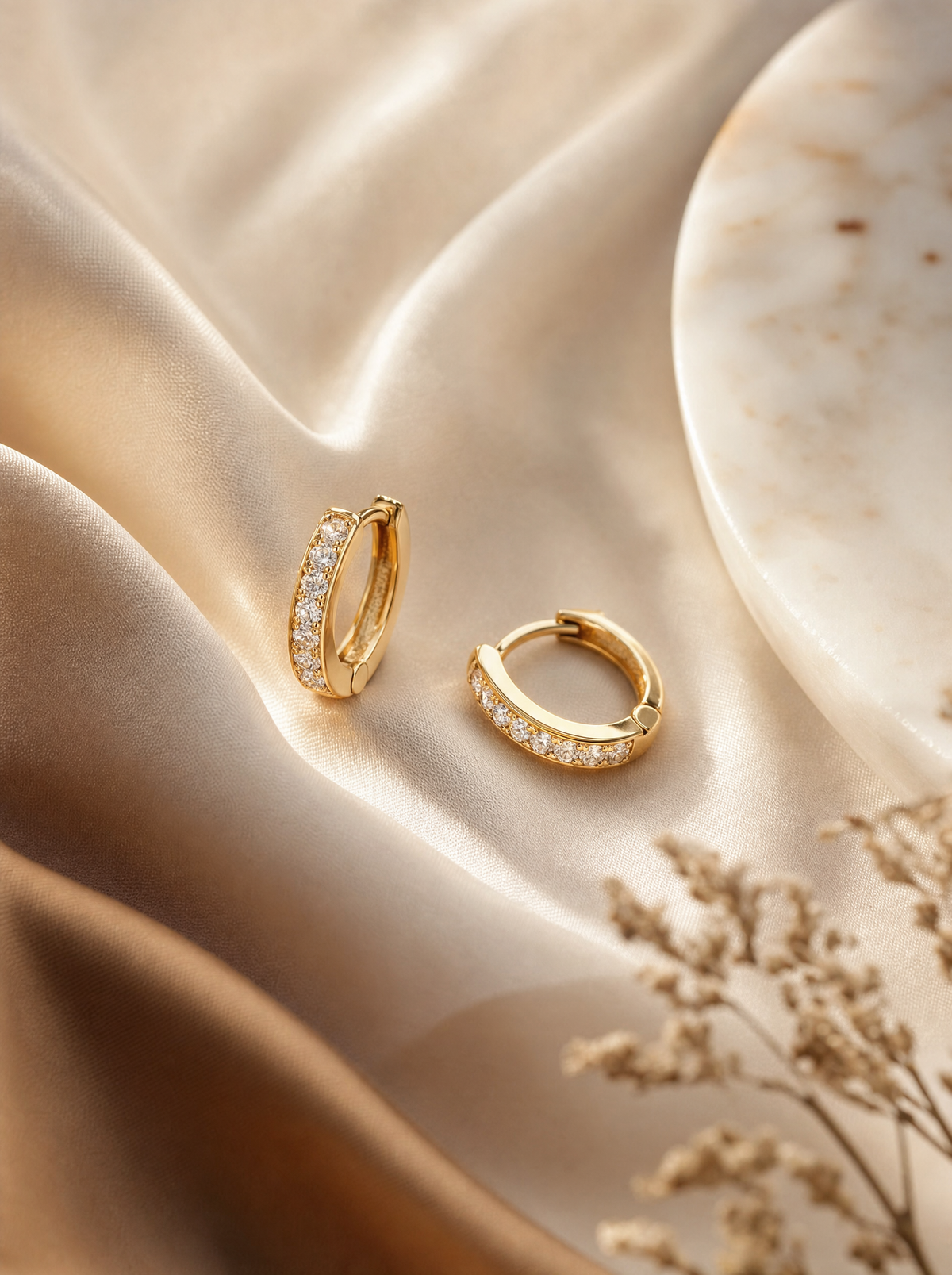 9k Goud Zirkonia Klap Creool 11.5x4mm — editorial